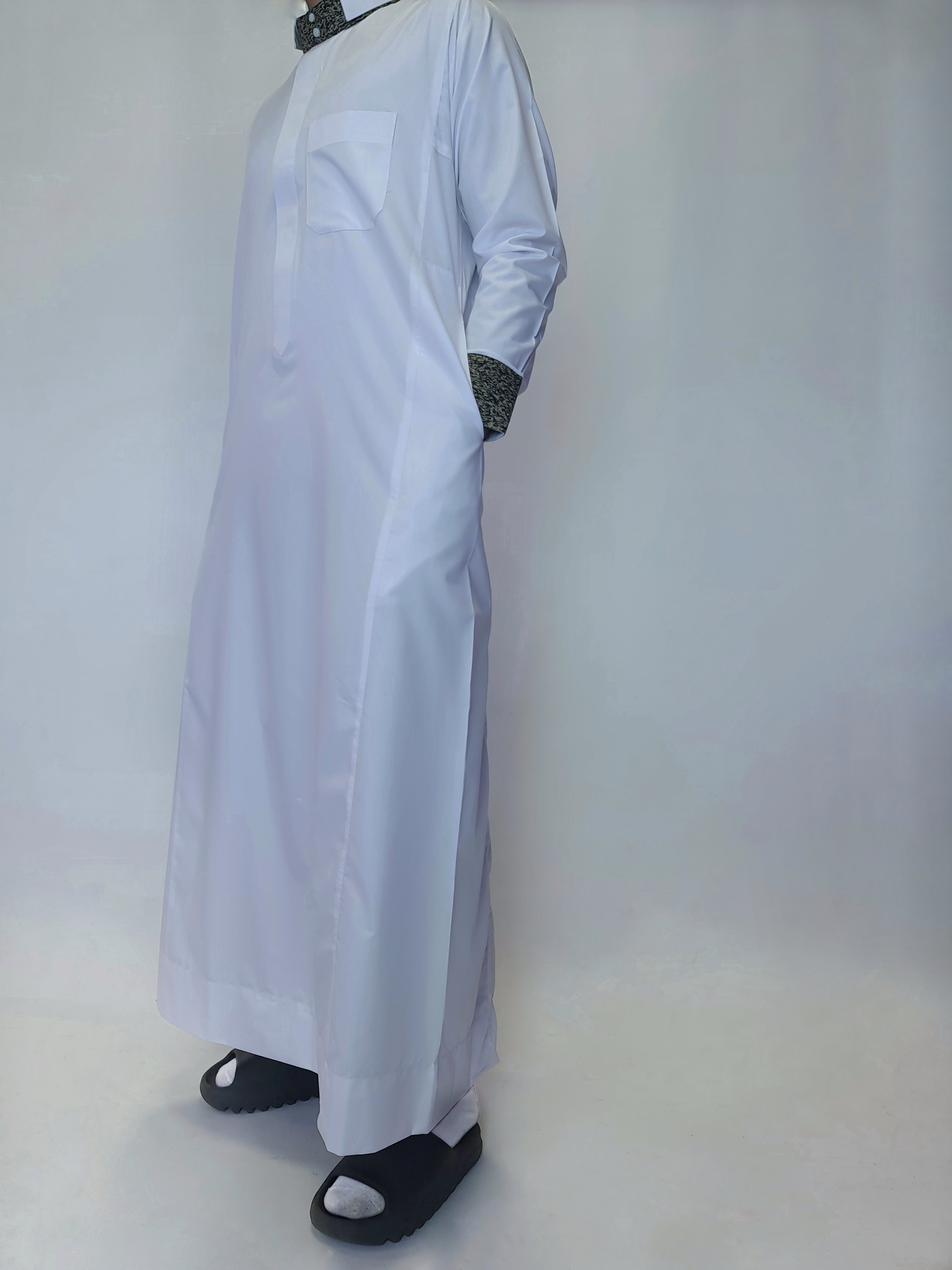 White Saudi Thobe With Embroidered Collar