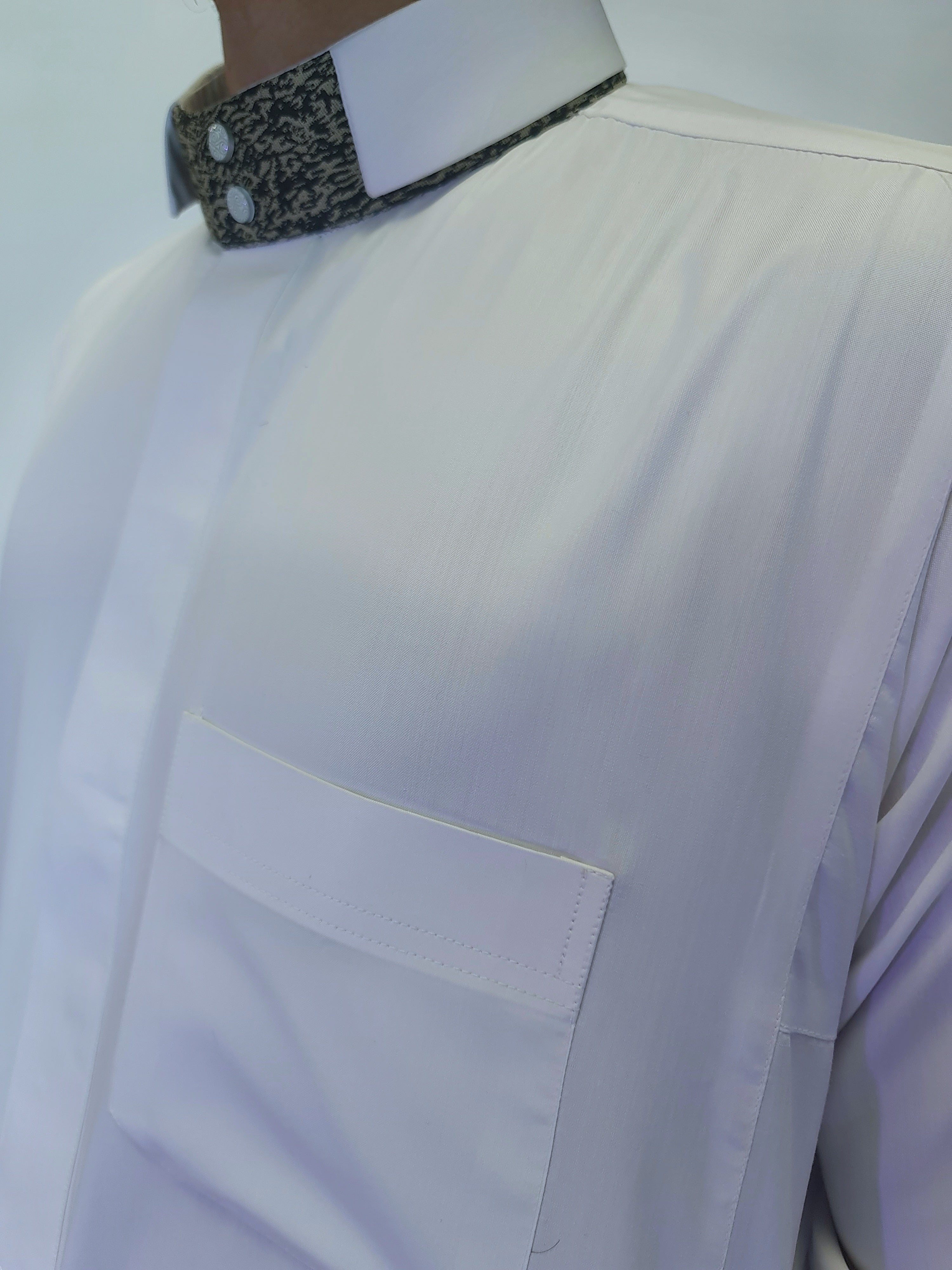 White Saudi Thobe With Embroidered Collar