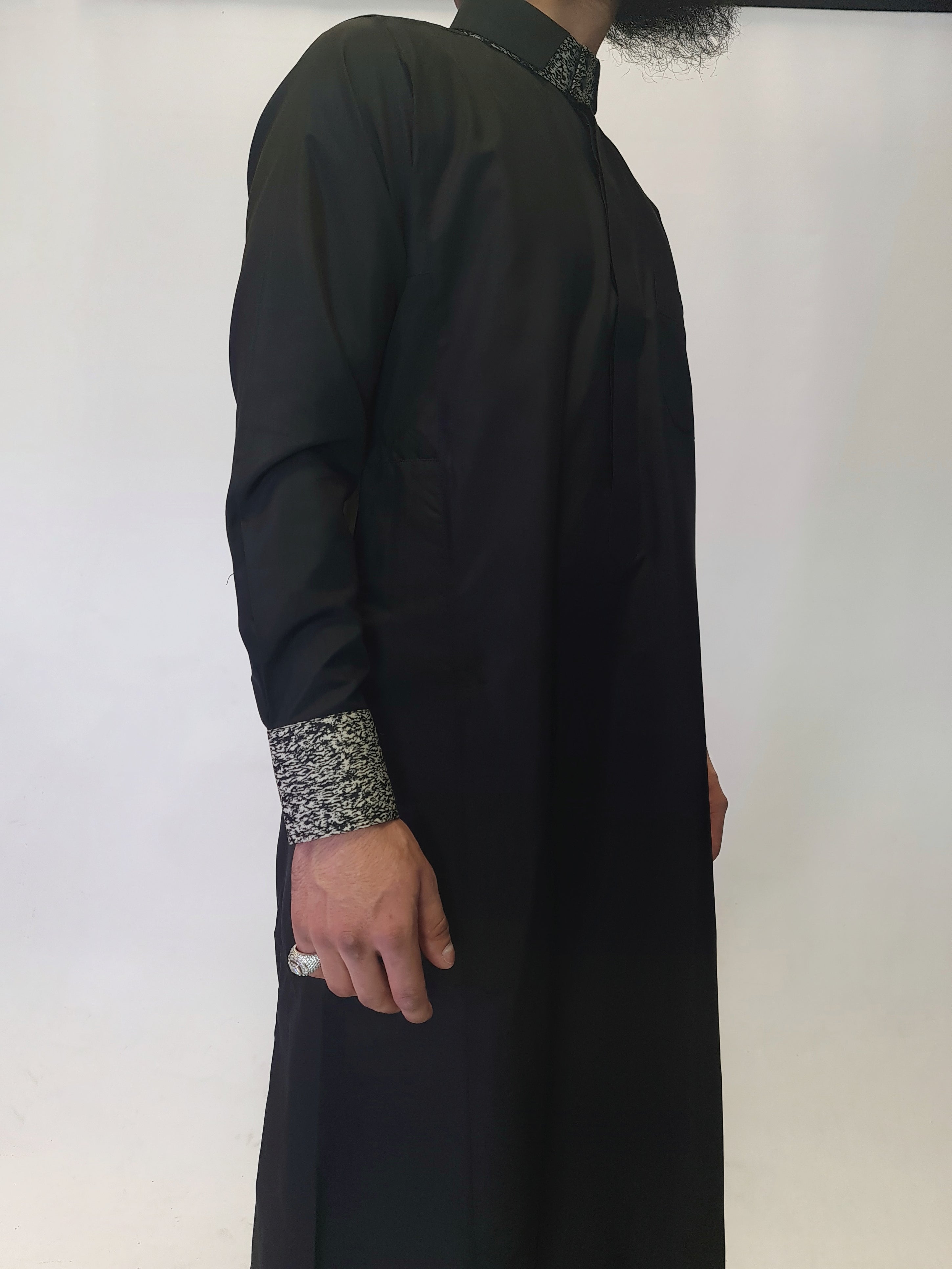 Black Saudi Thobe With Embroidered Collar