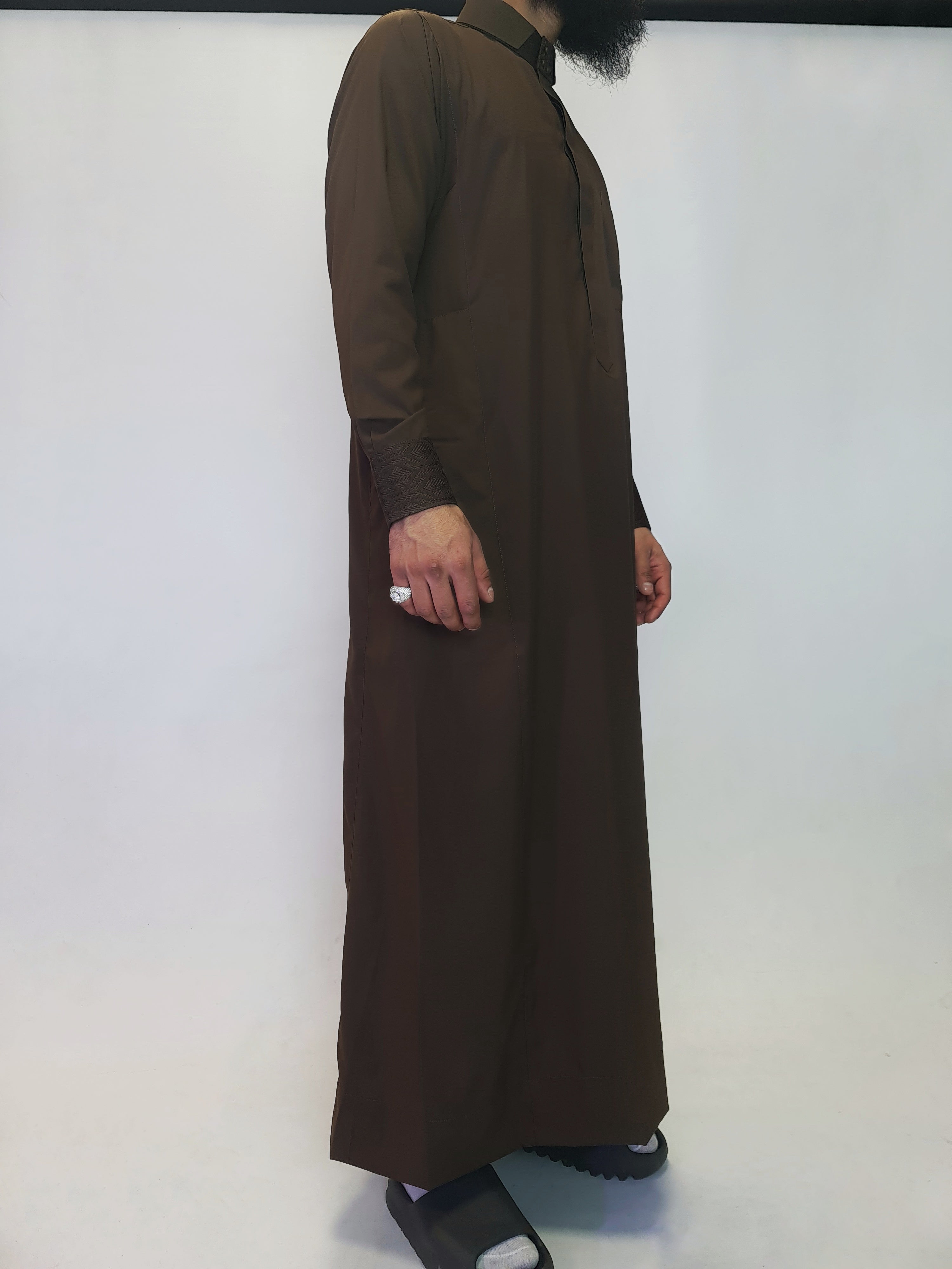 Brown Saudi Thobe With Embroidered Collar