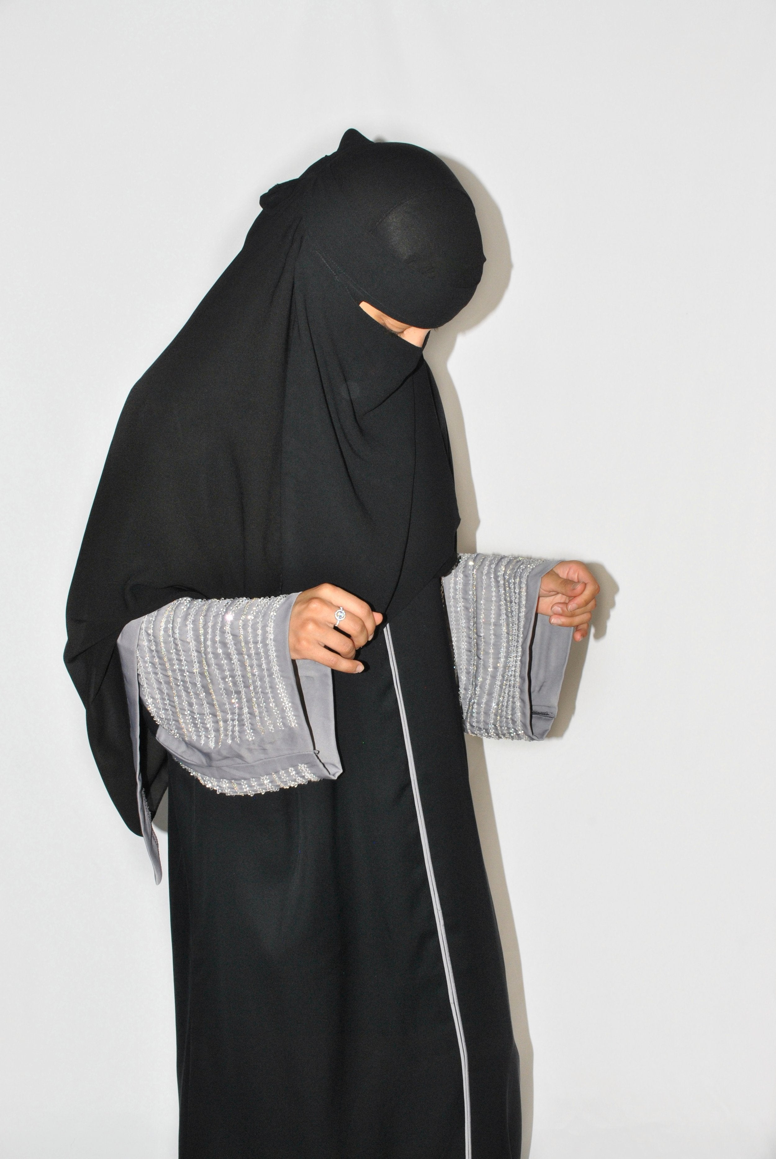 Beaded Sleeve Closed Abaya