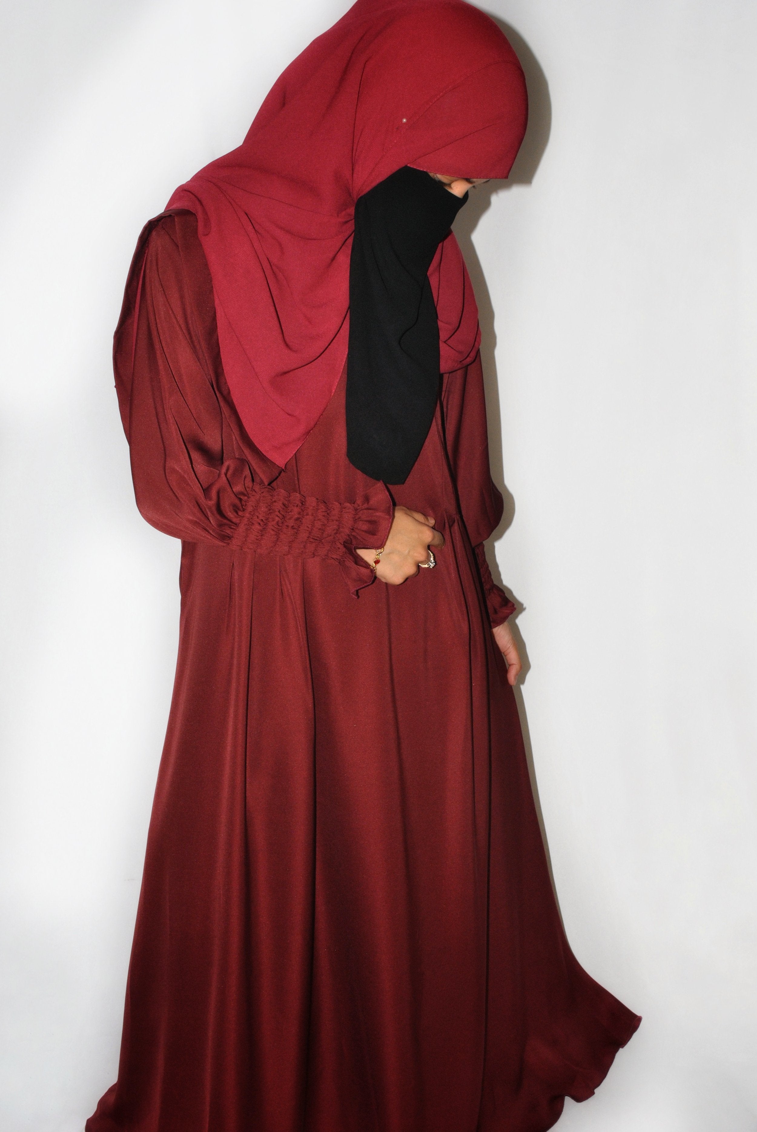 Cuffed sleeve Maroon Abaya